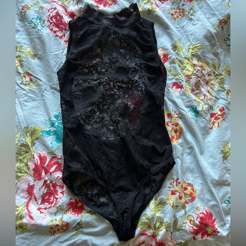 Kimchi Blue Mock Neck Black Lace bodysuit - size XS